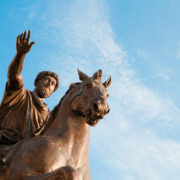 Marco Aurelio, imperatore a cavallo, come simbolo di: Il Contenuto è il Re