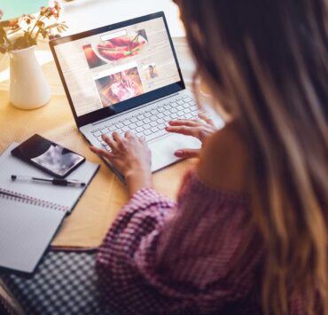 creazione siti web su un laptop