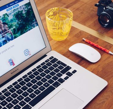 Computer laptop con Facebook ADS