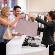 Acquisti all'interno di un negozio